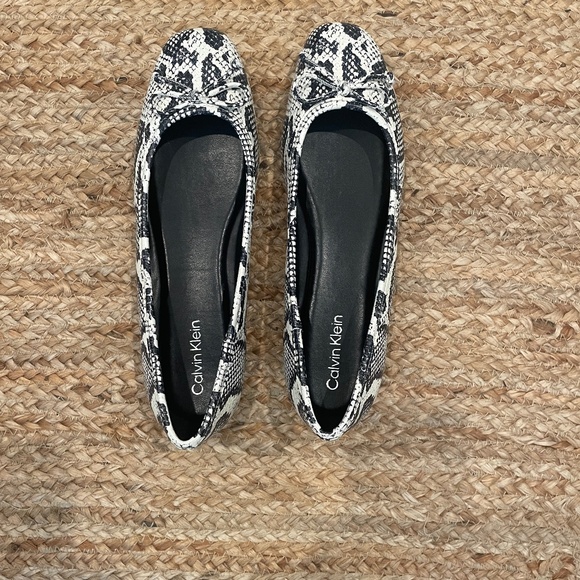 Calvin Klein *NWOT* darling ballet flats - Picture 1 of 4